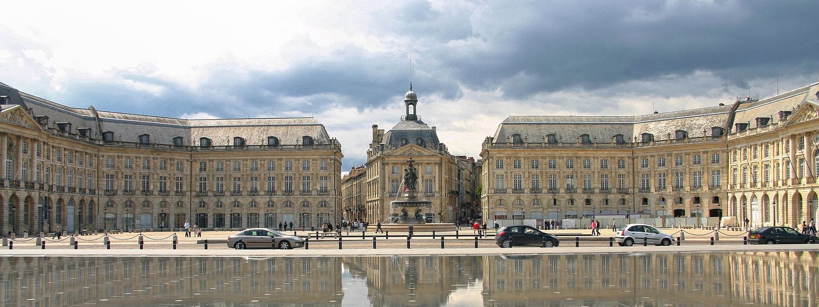 La place de la Bourse et le miroir d'eau, à Bordeaux