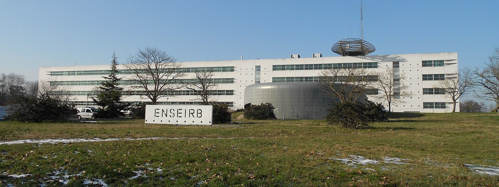 Le bâtiment de l'ENSEIRB-MATMECA sur le campus de Talence