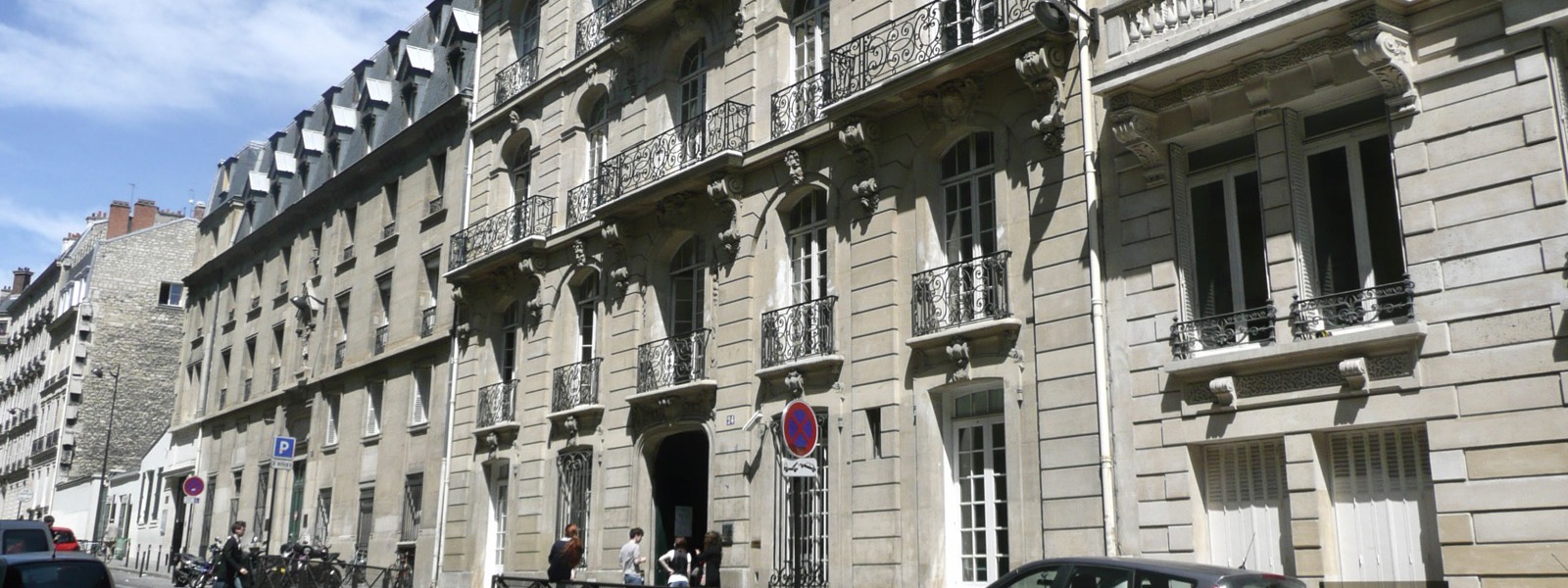 Façade haussmannienne du lycée Fénelon Sainte-Marie, rue du Général-Foy, Paris 8e