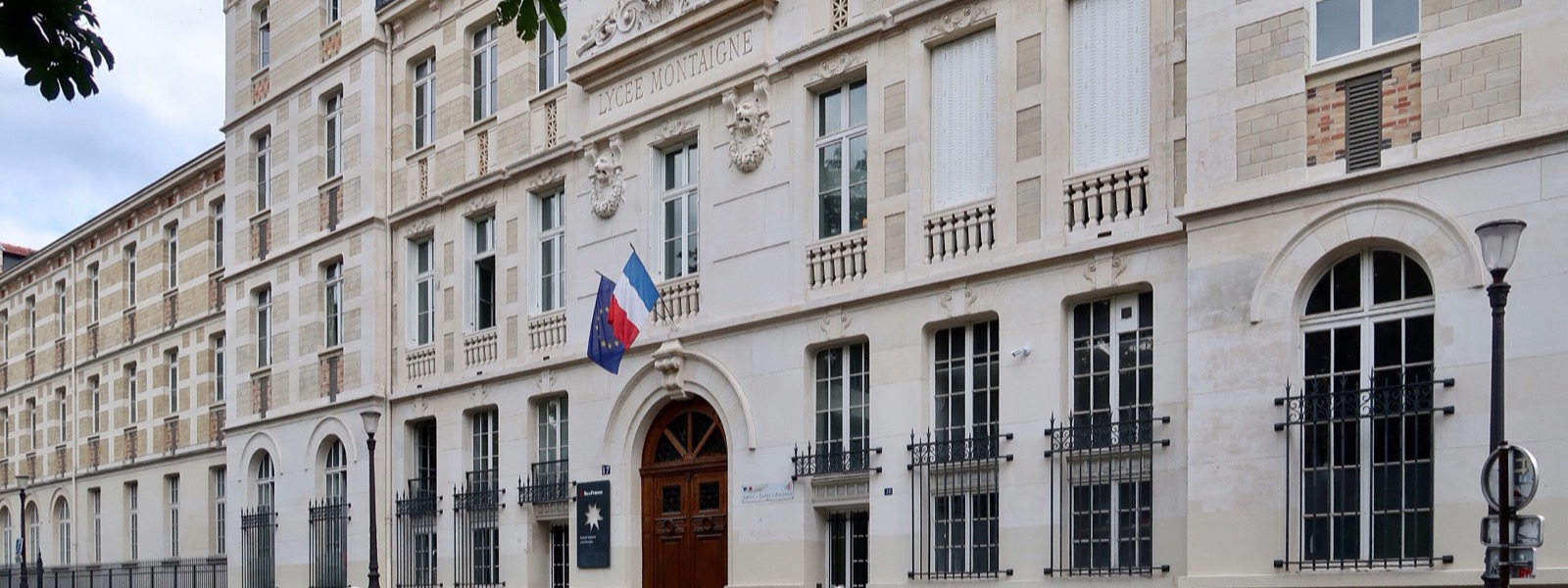 La façade du lycée Montaigne, rue Auguste-Comte, avec l'inscription au fronton