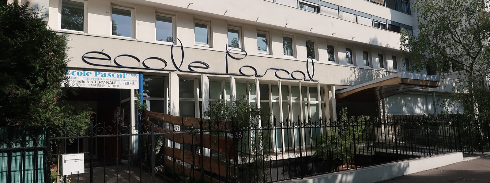 Entrée de l'École Pascal, 33 boulevard Lannes, Paris 16e